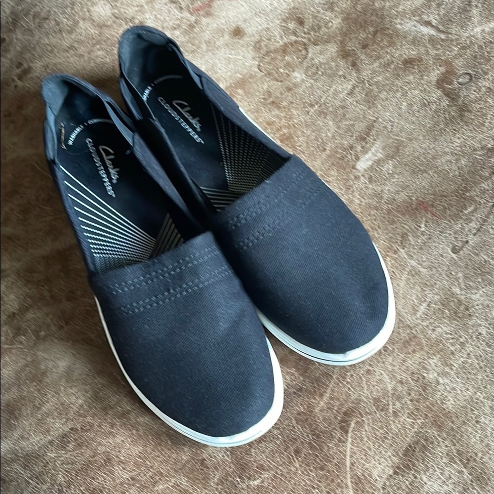 Clarks Cloudsteppers Women's Black Flat Slip On Shoes. Excellent Condition.